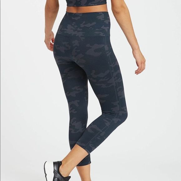 Spanx Look at Me Now Seamless Cropped Leggings size Medium camo - Picture 3 of 9